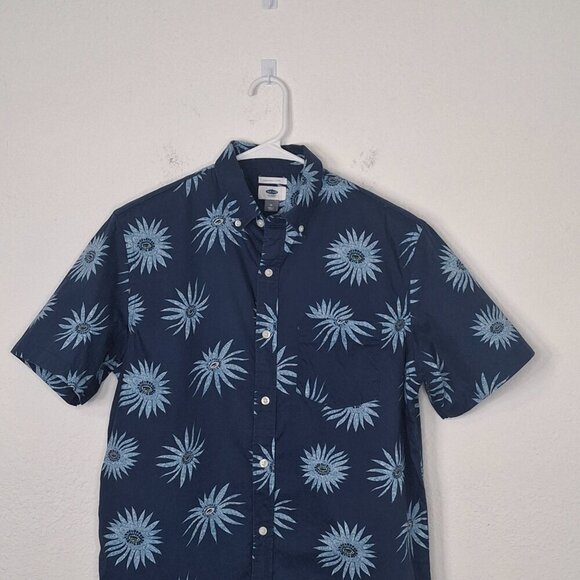 Old Navy Mens Floral Hawaiian Shirt Sz M Button Down Slim Fit Cotton Tropical - Picture 2 of 16